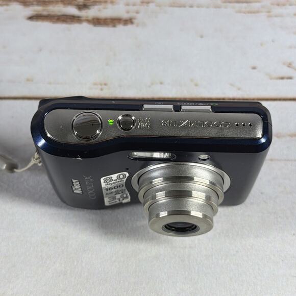Nikon Coolpix L18 8MP Digital Camera Blue 3x Zoom - Works - Pre-owned - Picture 2 of 4